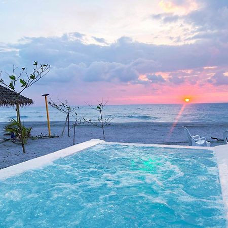 The Sandbar Villa At Sunset Stays Cabangan Exteriér fotografie