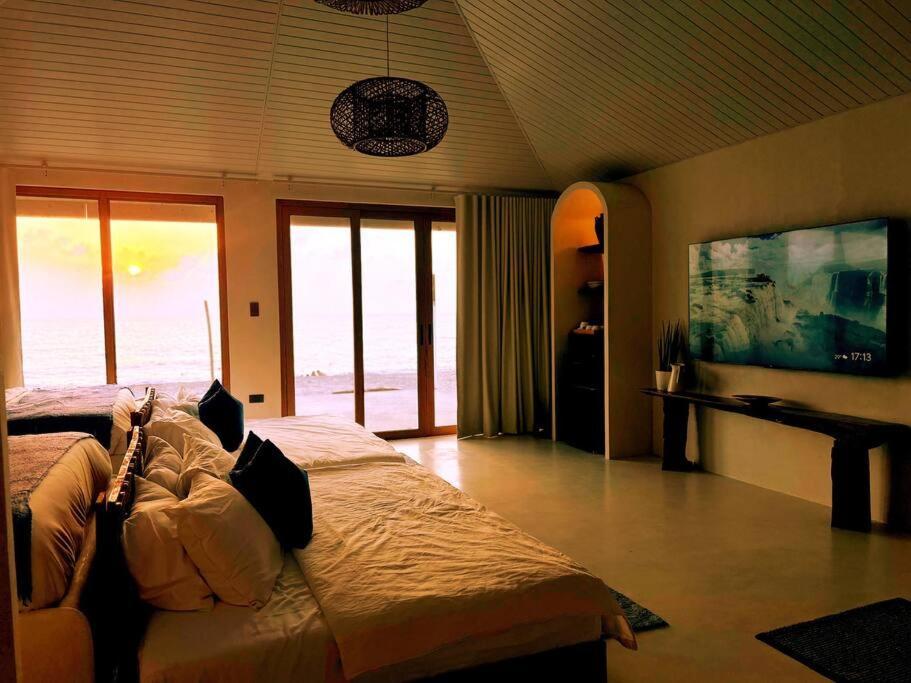 The Sandbar Villa At Sunset Stays Cabangan Exteriér fotografie