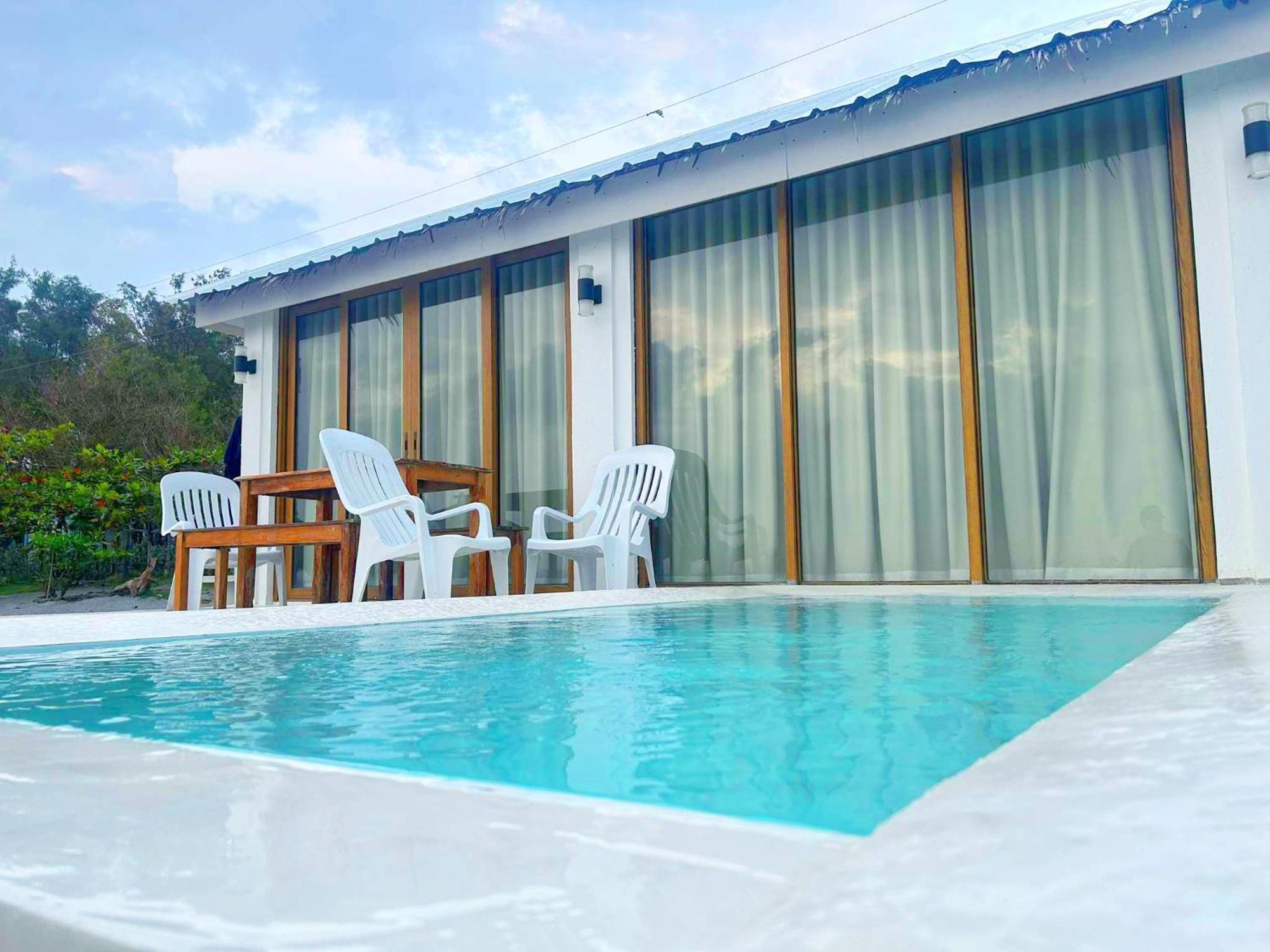 The Sandbar Villa At Sunset Stays Cabangan Exteriér fotografie