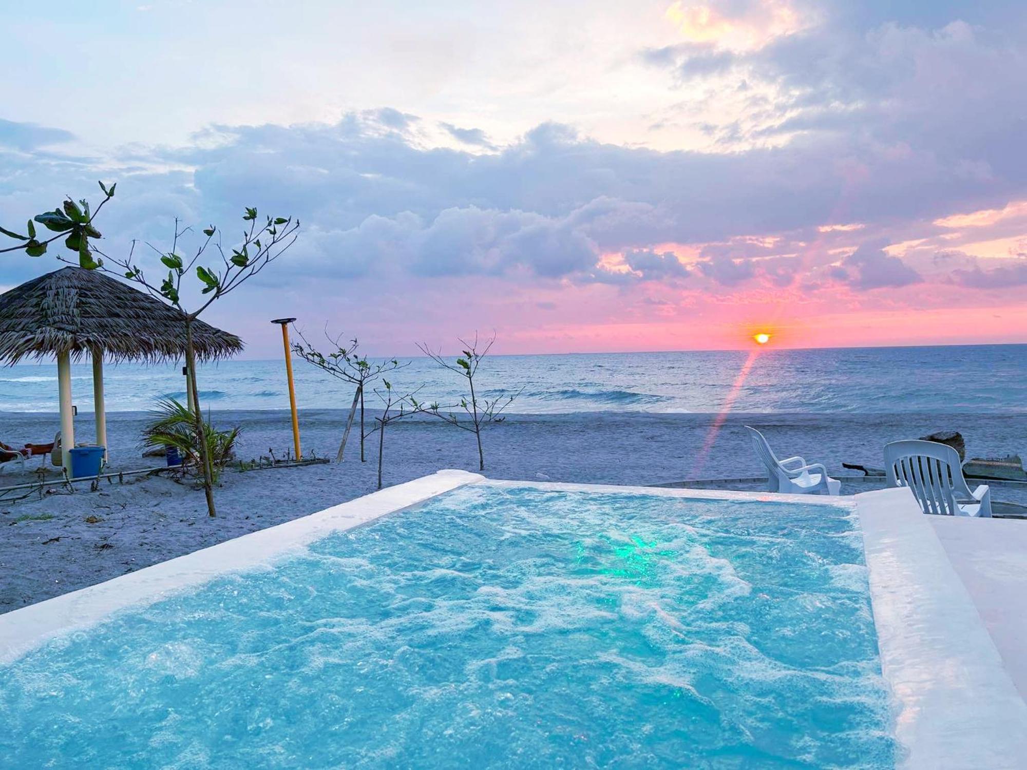 The Sandbar Villa At Sunset Stays Cabangan Exteriér fotografie